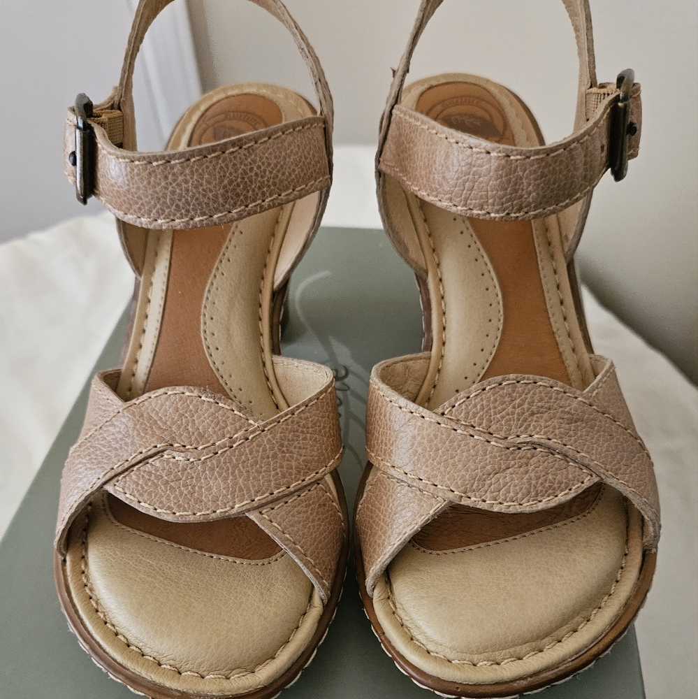 Nurture Scarlet Sandal NIB 6.5